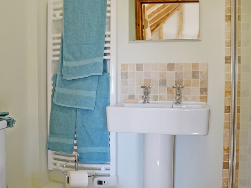 Bathroom | Honeypot Cottage, Metfield, nr. Harleston