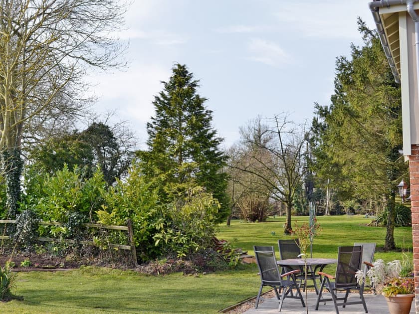 Garden and grounds | Honeypot Cottage, Metfield, nr. Harleston