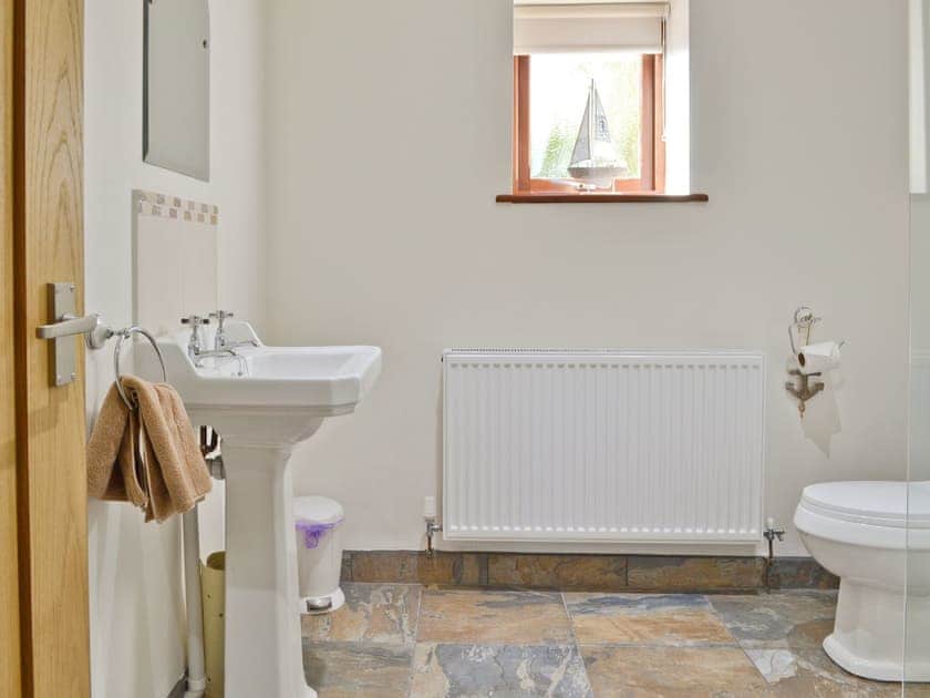 En-suite | Llily Wen, Llanfachraeth near Holyhead