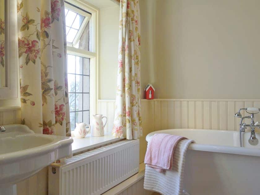 Bathroom | Acorn Cottage, Tideswell near Bakewell