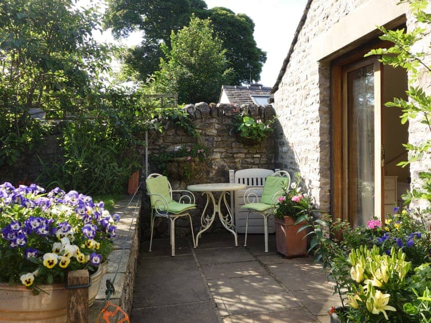 Sitting-out-area | Acorn Cottage, Tideswell near Bakewell