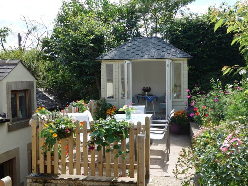 Summer house | Acorn Cottage, Tideswell near Bakewell