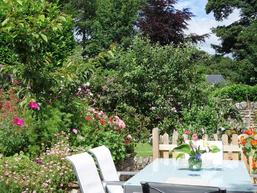 Outdoor eating area | Acorn Cottage, Tideswell near Bakewell