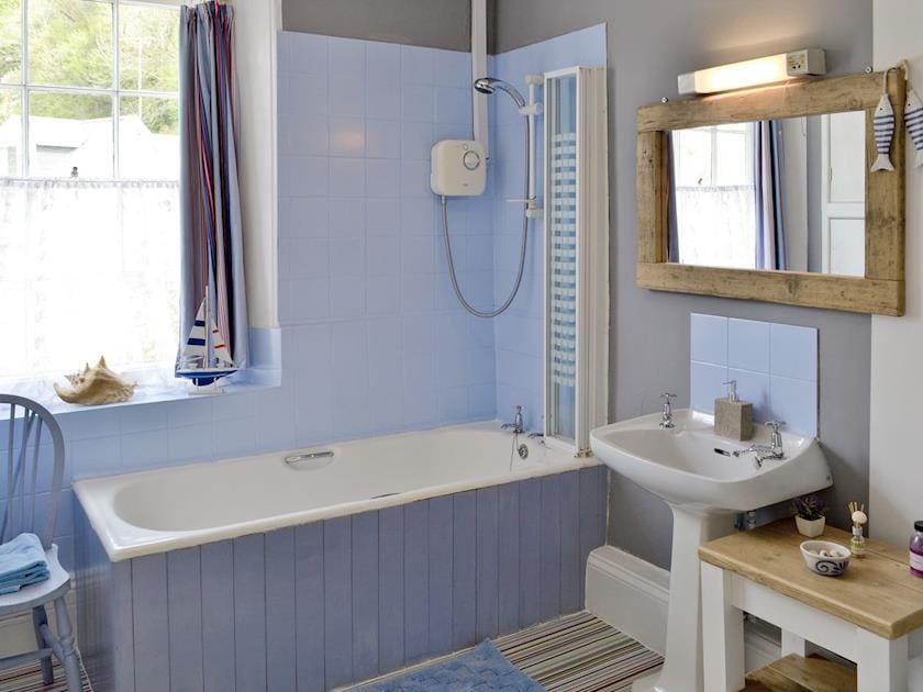 Family bathroom with shower over bath | Yawl House, Uplyme, near Lyme Regis