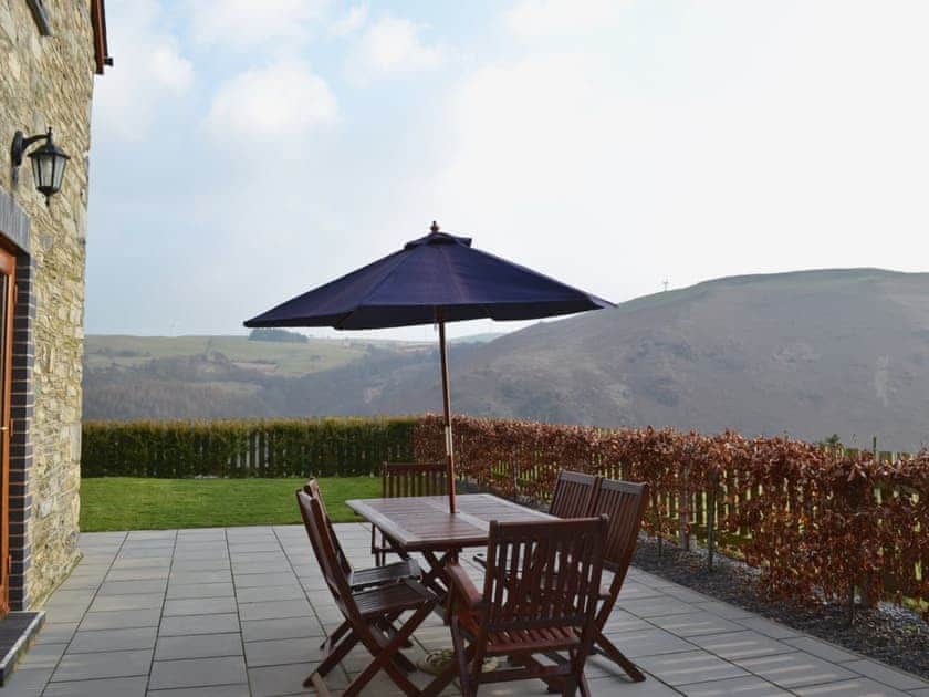 Sitting-out-area | Tynrhelyg Cottages - Helygen, Talybont, nr. Aberystwyth