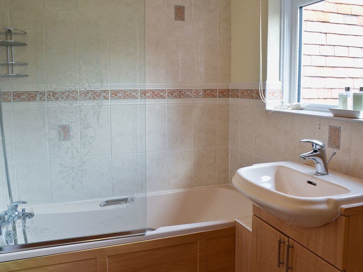 Myrtle Cottage Ref W43472 In Hambledon Near Portsmouth