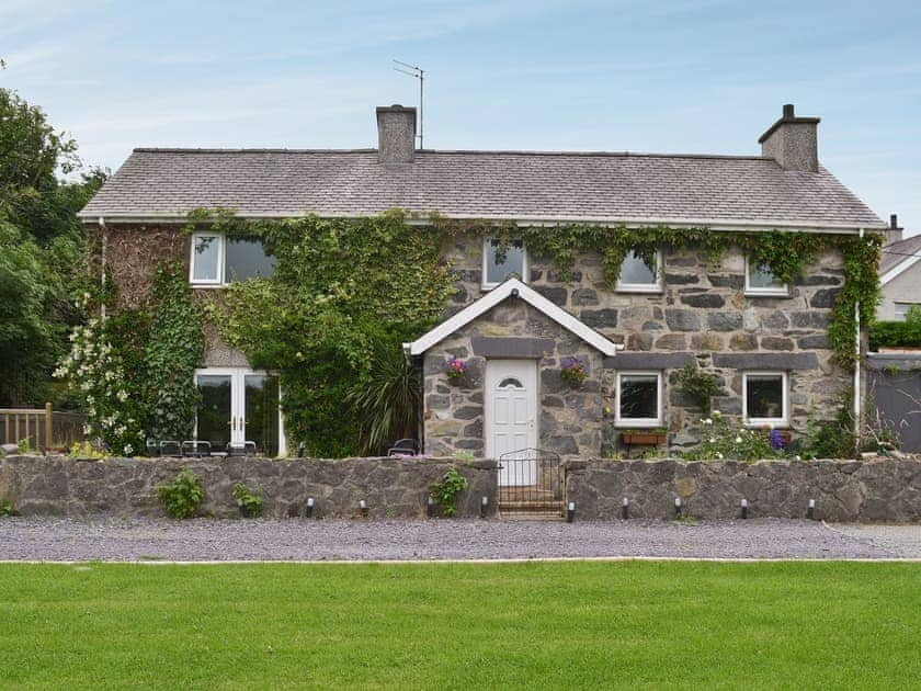 Traditional Welsh cottage situated on a hillside overlooking the Isle of Anglesey | Carreg Y Garth Isaf, Rhiwlas near Bangor