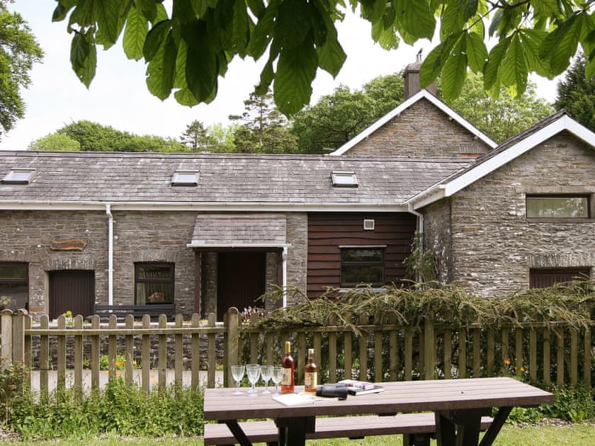 Exterior | Swansea Valley Holiday Cottages - Bwythn Y Saer, Cilybebyll, nr. Pontardawe