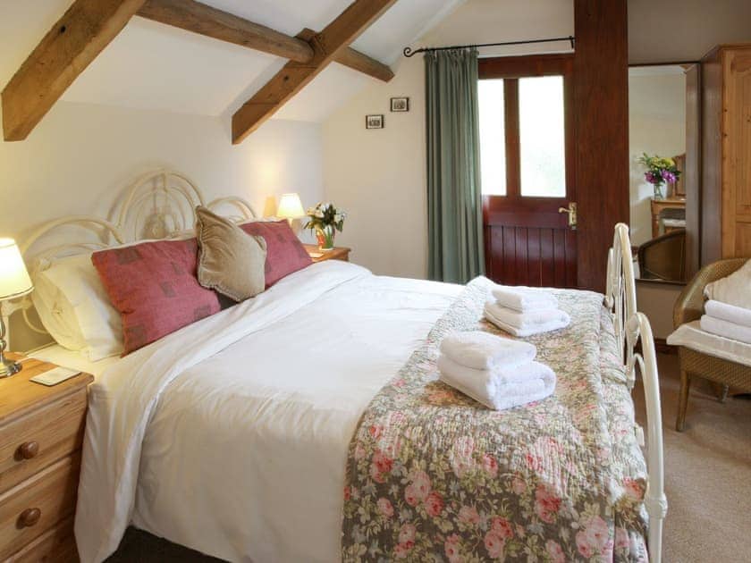 Double bedroom | Swansea Valley Holiday Cottages - Hafod Y Wennol, Cilybebyll, nr. Pontardawe