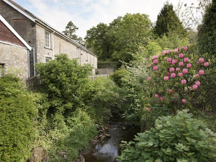 Swansea valley holiday cottages | Swansea Valley Holiday Cottages - Bwythn Y Saer, Cilybebyll, nr. Pontardawe