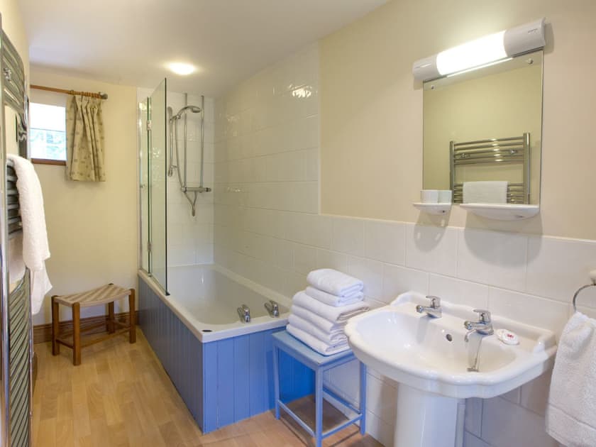 Bathroom | Swansea Valley Holiday Cottages - Ty Cerbyd, Cilybebyll, nr. Pontardawe