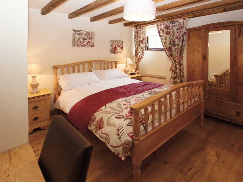 Double bedroom | Wolfscote Grange Farm - Tom Boys Cottage, Hartington