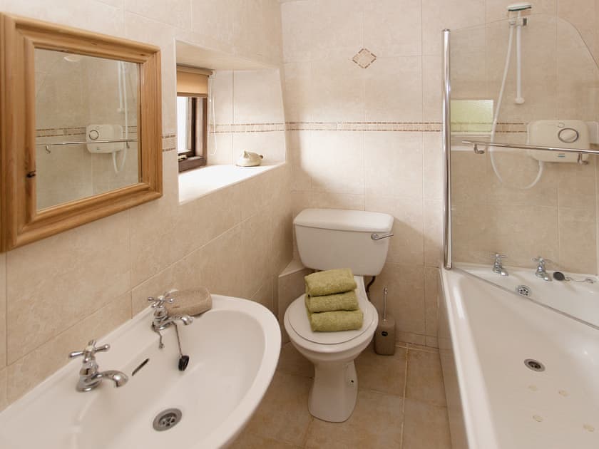 Bathroom | Wolfscote Grange Farm - Tom Boys Cottage, Hartington