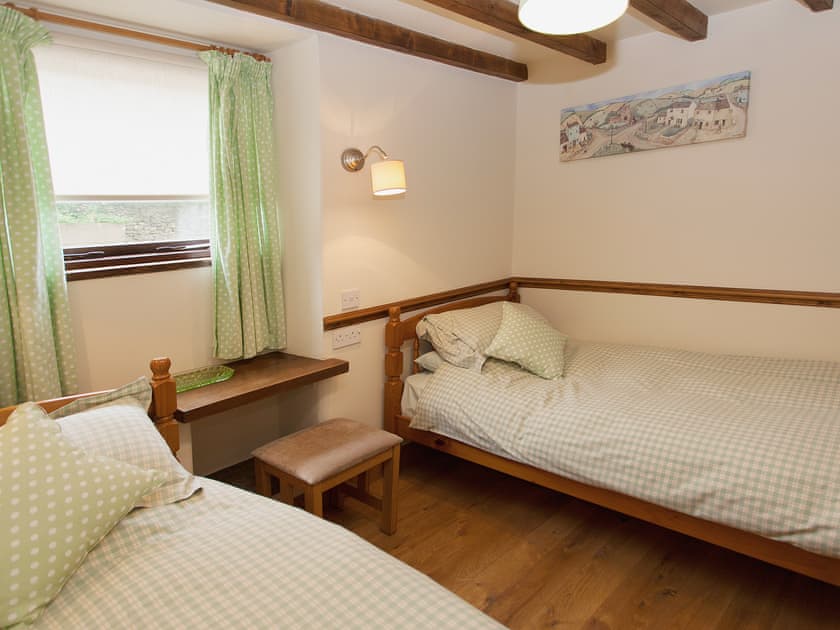 Twin bedroom | Wolfscote Grange Farm - Tom Boys Cottage, Hartington
