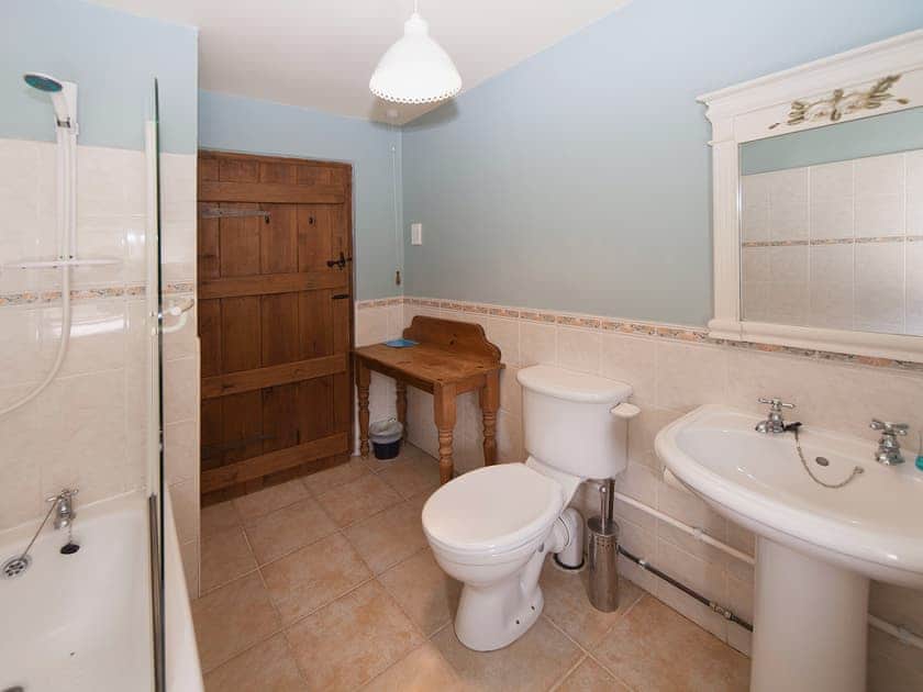 Bathroom | Wolfscote Grange Farm - Swallows Return, Hartington