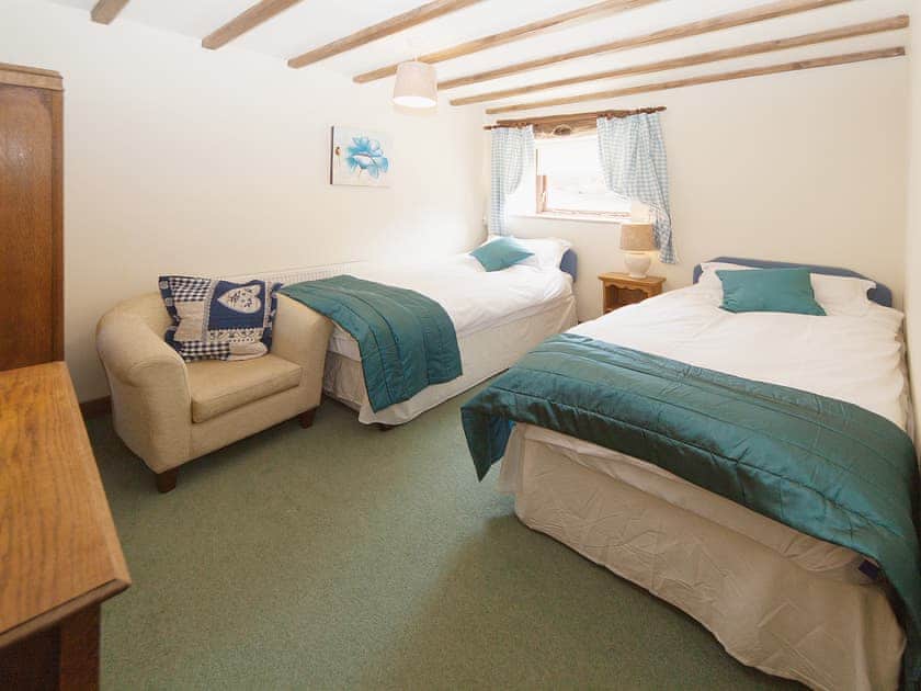 Twin bedroom | Wolfscote Grange Farm - Swallows Return, Hartington