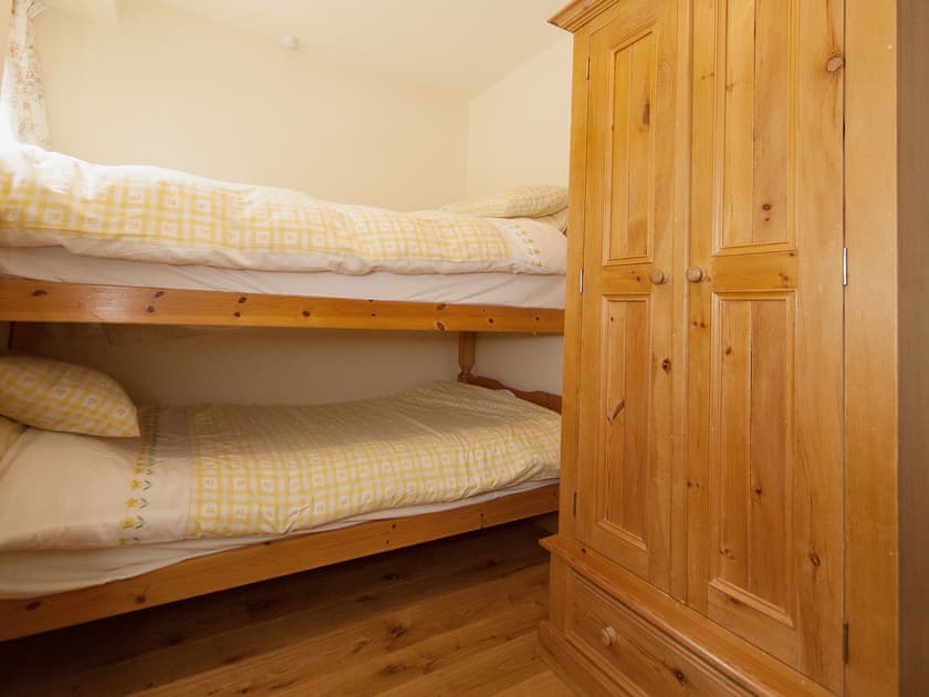 Bunk bedroom | Wolfscote Grange Farm - Wolfscote Cottage, Hartington