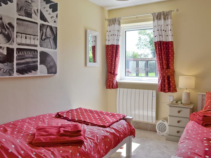 Relaxing twin bedroom | Mill Cottage, Stillington, near York