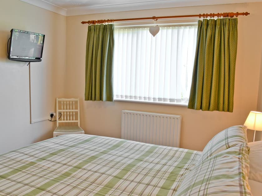 Double bedroom | Sea Breeze Bungalow, Sandilands, nr. Sutton-on-Sea