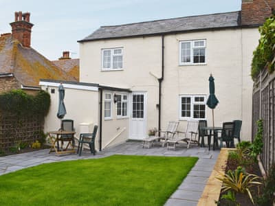 Garden Cottage Ref W43518 In Rottingdean Near Brighton Sussex