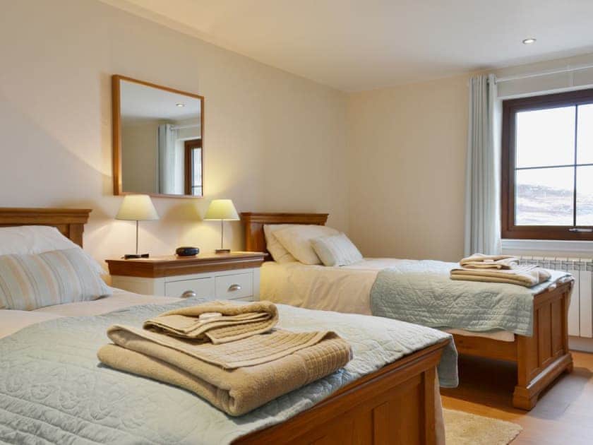Twin bedroom | Creagan Na Mara, Minish near Lochmaddy, Isle of North Uist