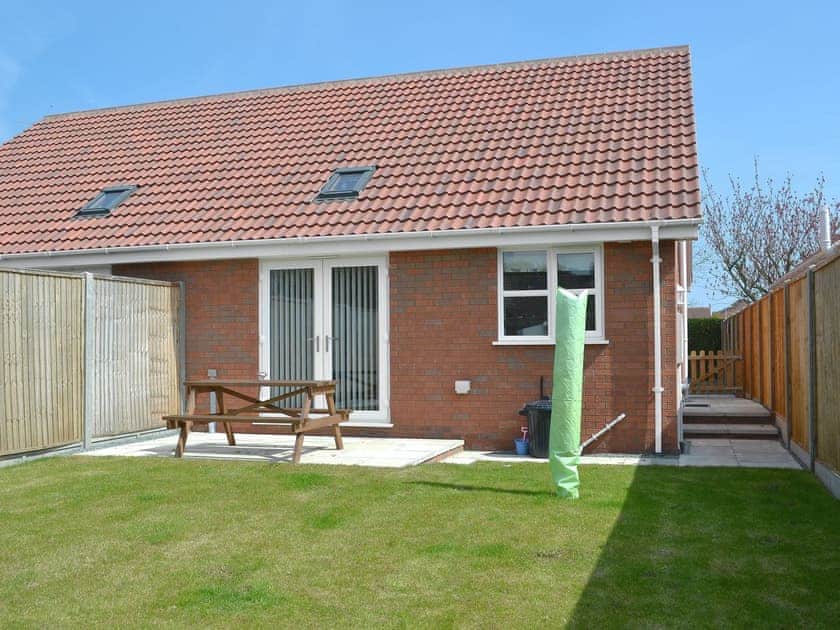 Exterior | Coastal Cottages - Sea Shells, Sutton-on-Sea, nr. Mablethorpe