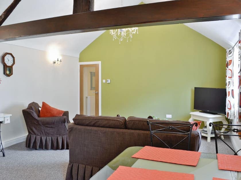 Open plan living/dining room/kitchen | Granary Cottage, Llandudno