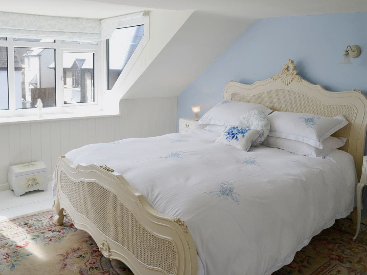 Sea Dog Cottage Ref 31195 In Portland Near Weymouth Dorset