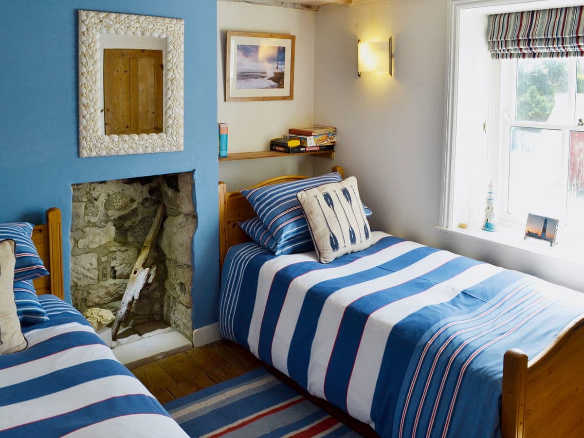 Sea Dog Cottage Ref 31195 In Portland Near Weymouth Dorset