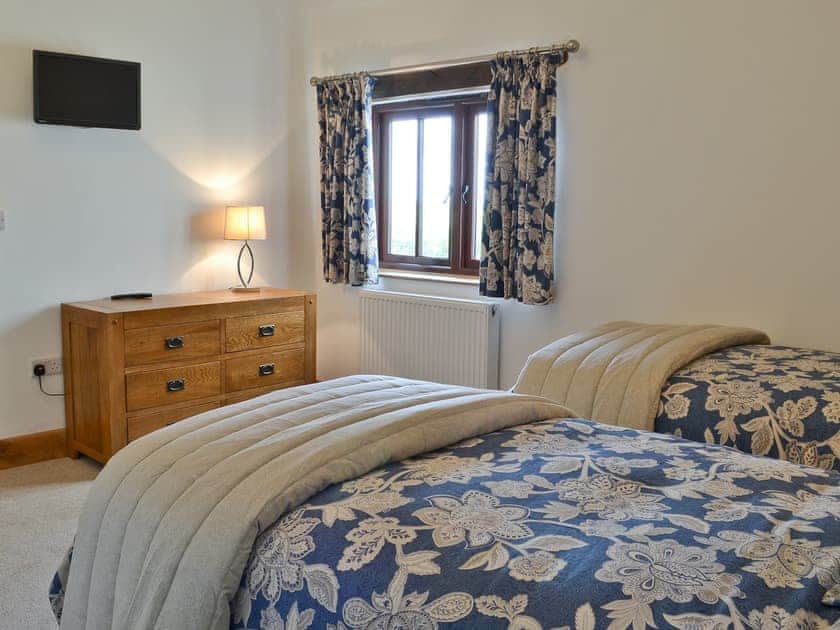 Twin bedroom | Swallows Retreat, Hartland