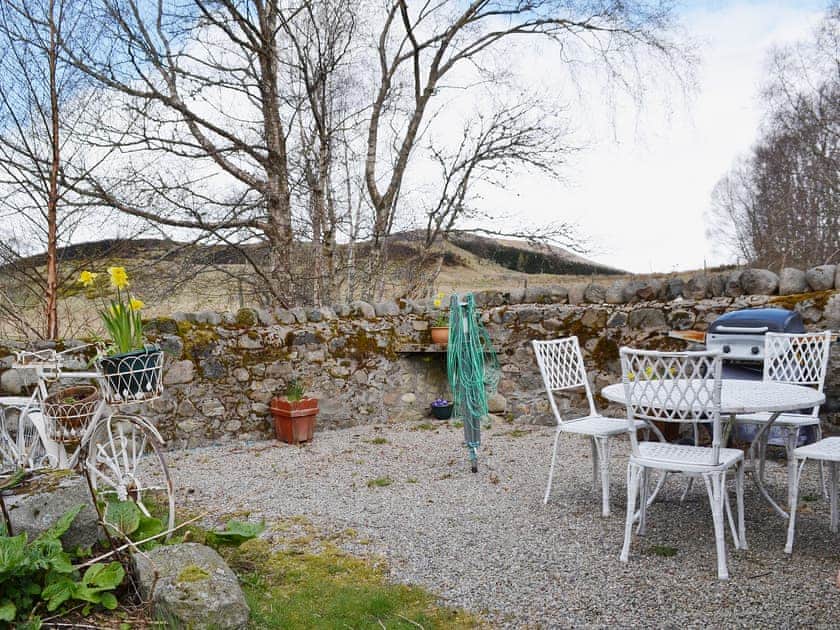 Sitting-out-area | Rowan Tree Cottage, Glenisla