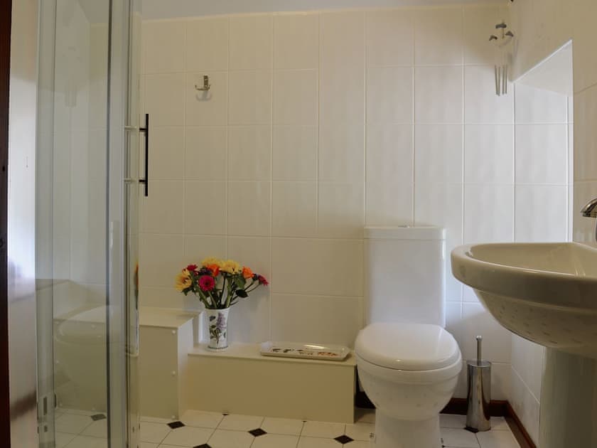 Bathroom | Kingsford Farm Cottages - Cherrytree Cottage, Longdown, nr. Exeter