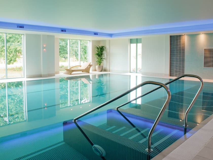 Swimming pool | Cotswold Water Park Apartments, South Cerney