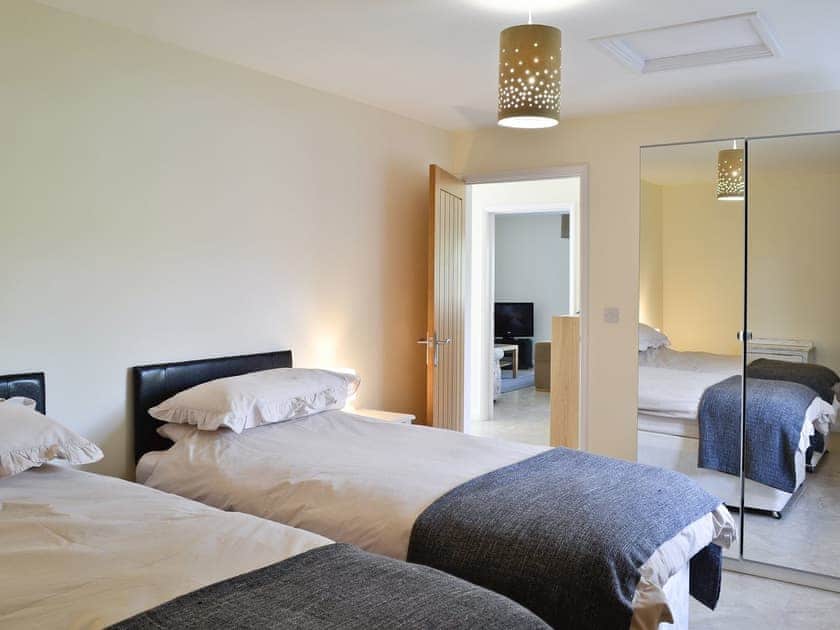 Twin bedroom | Hornbeam Cottage, Malvern