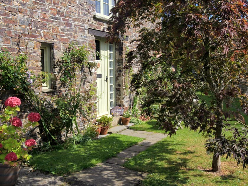 Charming holiday home | Passion Flower Cottage, Dippertown, near Tavistock