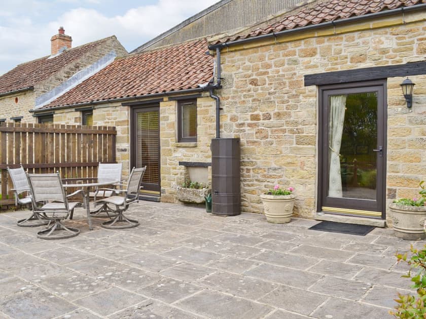 Sitting-out-area | Jenny Spring, High Yedmandale near West Ayton