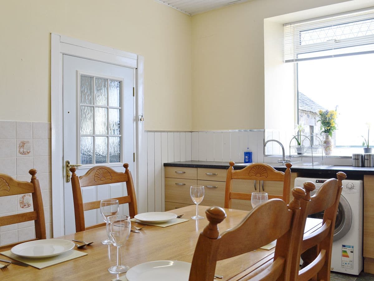 Old Barn Farm Old Barn Farmhouse Ref Cc539038 In Uplawmoor Near Paisley Glasgow And The Clyde Valley Welcomecottages