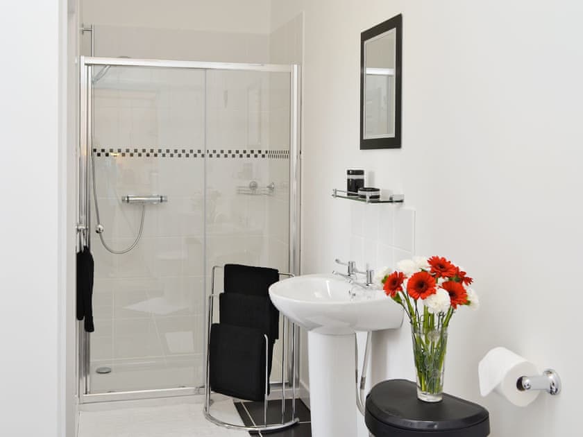 Bathroom | Whitecroft - Rose Cottage, Dalbeattie