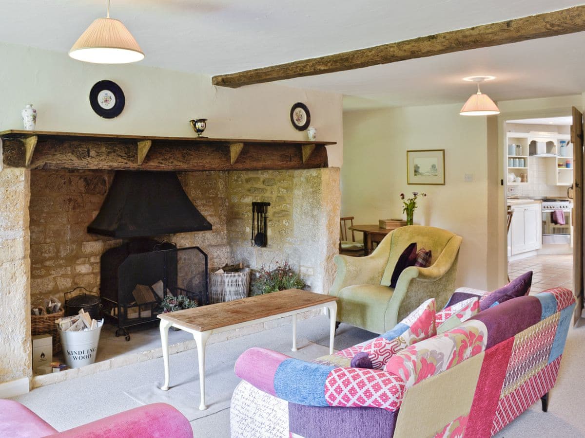 Rose Cottage Number 2 Ref 28440 In Chipping Campden