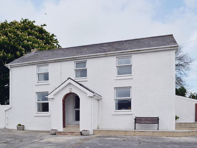 The Old Farmhouse Ref W3934 In Red Roses Near Tenby