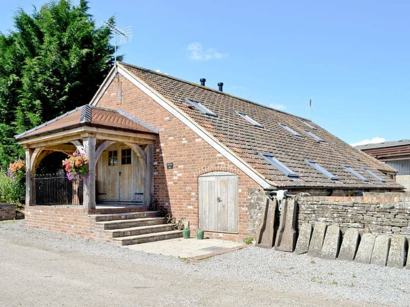 Milton End Farm Barns The Waggon House in Arlingham, near Framptonon