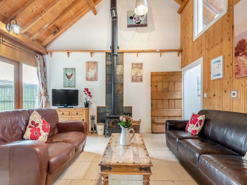 Open-plan living area | The Waggon House - Milton End Farm Barns, Arlingham, near Frampton-on-Severn