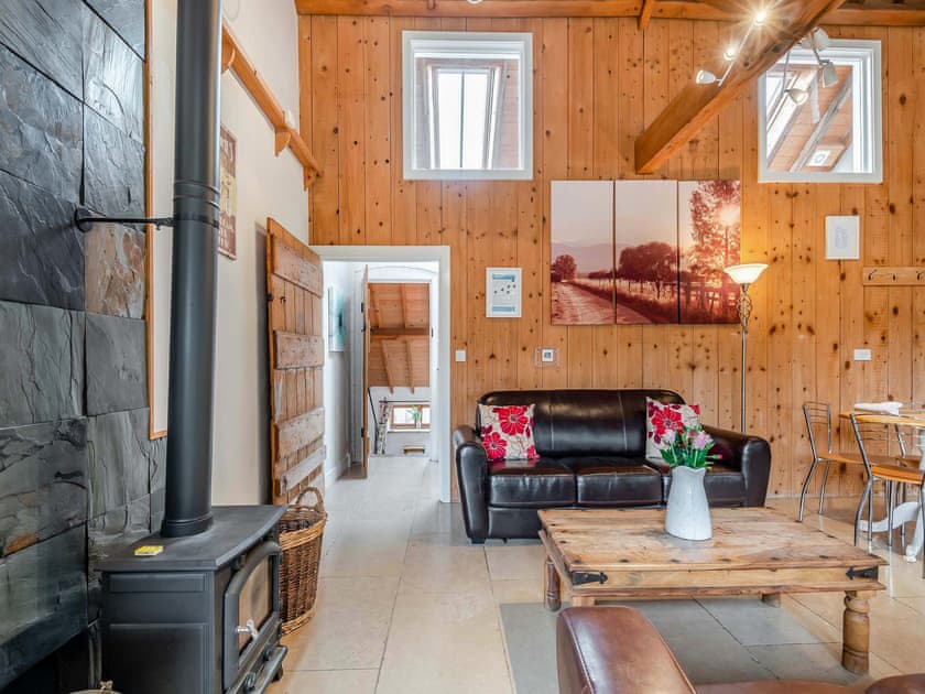 Open-plan design | The Waggon House - Milton End Farm Barns, Arlingham, near Frampton-on-Severn