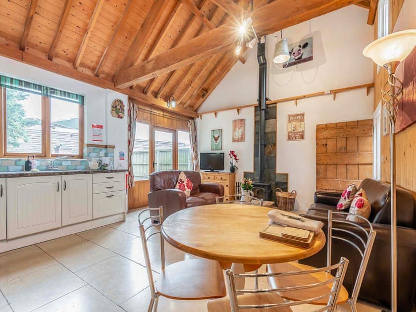 Open plan living space | The Waggon House - Milton End Farm Barns, Arlingham, near Frampton-on-Severn