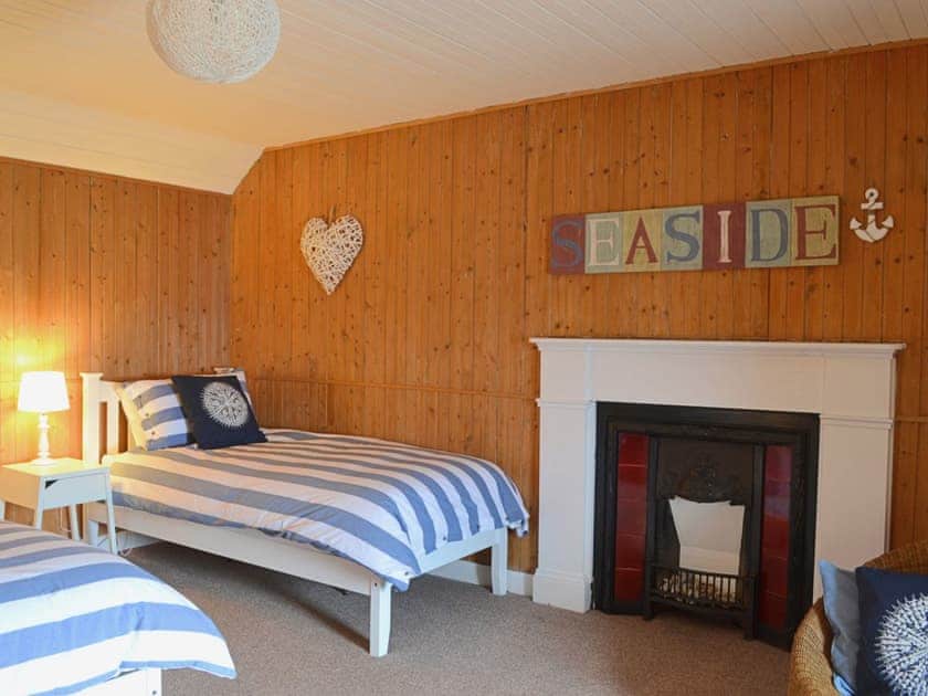 Twin bedroom | Sandy’s Hoose, Portmahomack