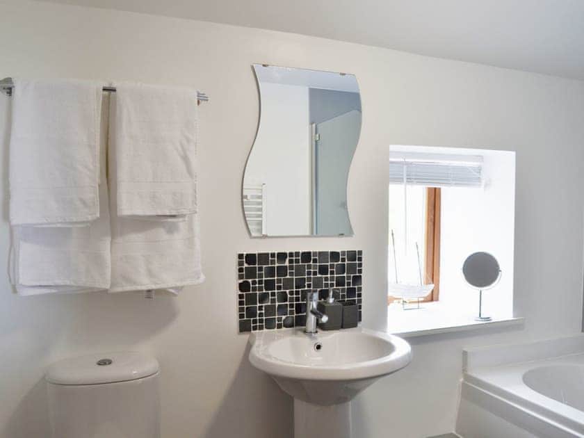 Bathroom | Sandy’s Hoose, Portmahomack