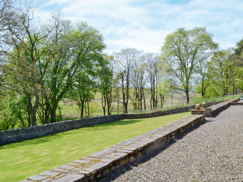 Shared garden | Oak Cottage, Elm Cottage, Beech Cottage - Mountherrick Holiday Cottages, Crawfordjohn, near Biggar