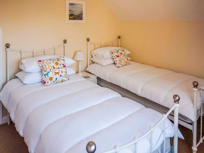 Twin bedroom | Far Horizons, Seaview