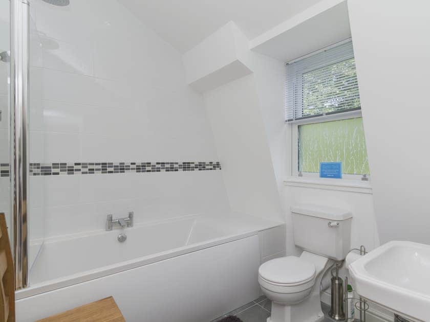 Modern en-suite bathroom | Torfern, Corpach, near Fort William