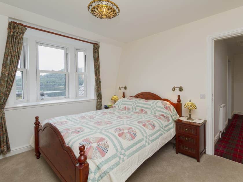 Attractive double bedroom with en-suite bathroom | Torfern, Corpach, near Fort William